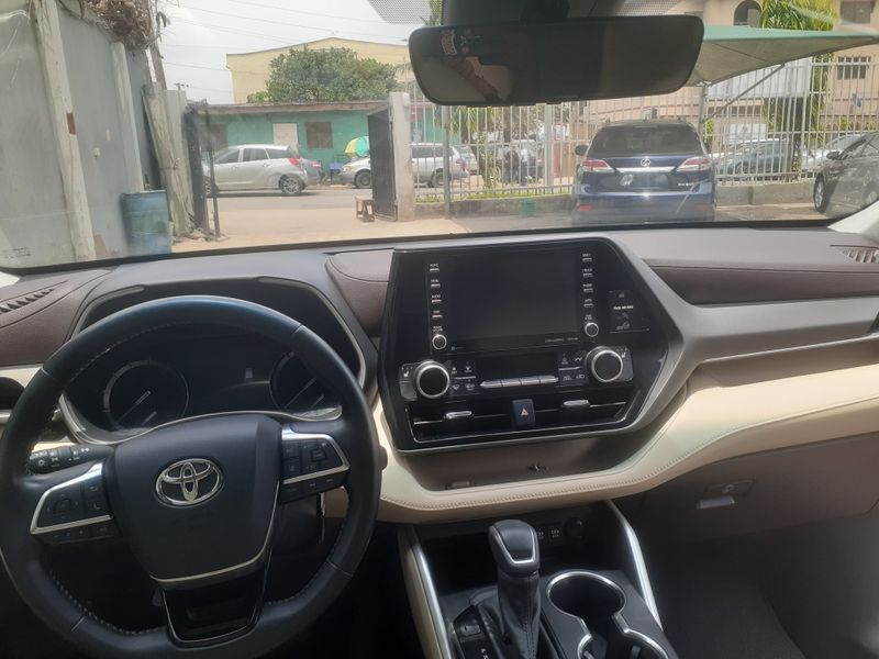 Thumbnail 8 of 2020 Toyota Highlander